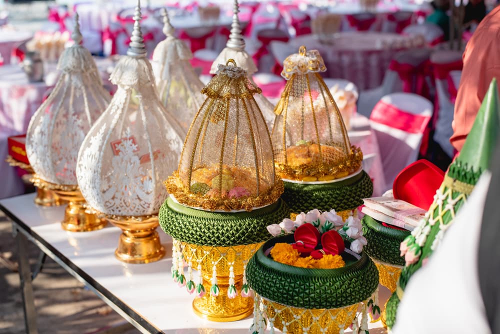 พานของมงคลในงานแต่งที่ใช้ในขบวนขันหมากเพื่อความเป็นสิริมงคล